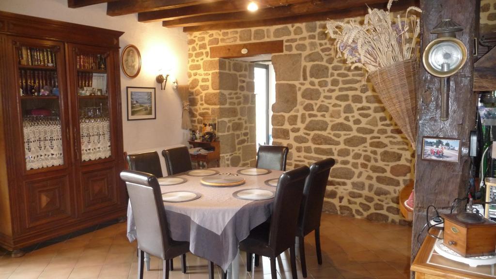 Chambres D'Hotes Le Bas Rassinoux Saint-Ouen-des-Alleux Luaran gambar