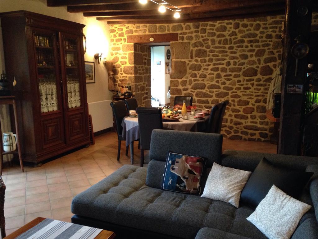 Chambres D'Hotes Le Bas Rassinoux Saint-Ouen-des-Alleux Luaran gambar