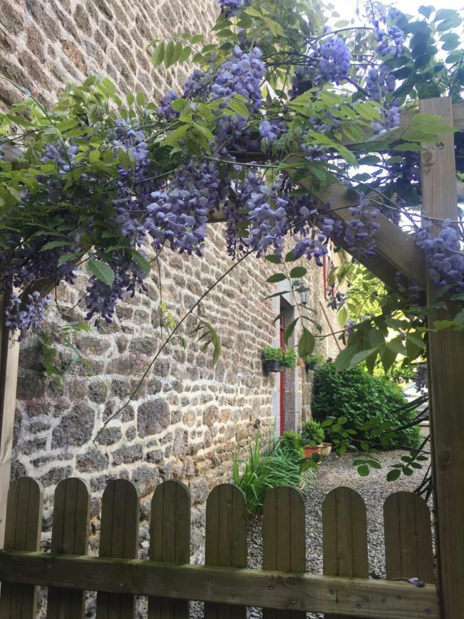 Chambres D'Hotes Le Bas Rassinoux Saint-Ouen-des-Alleux Luaran gambar